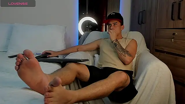 mattiwsmorris  online show from April 14, 11:43 pm