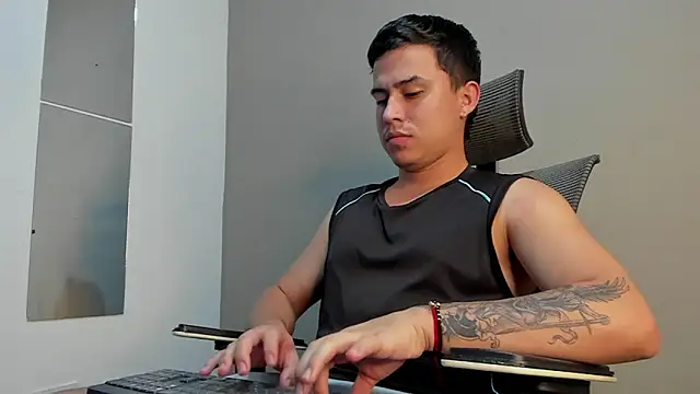 mattiwsmorris  online show from December 5, 6:01 am