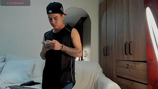 mattiwsmorris  online show from April 18, 4:04 am