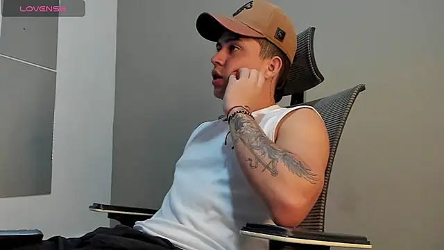 mattiwsmorris  online show from December 2, 10:11 pm