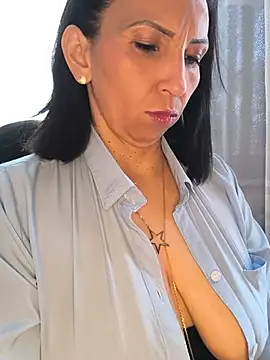 Mrsvictoriaaa online show from July 18, 6:49 pm
