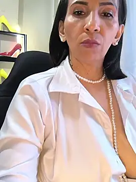 Mrsvictoriaaa online show from May 24, 7:58 pm