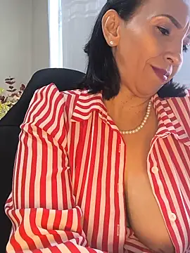 Mrsvictoriaaa online show from May 29, 8:37 pm