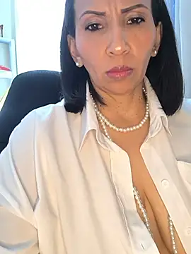 Mrsvictoriaaa online show from July 4, 7:29 pm