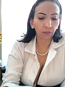 Mrsvictoriaaa online show from April 16, 7:36 pm