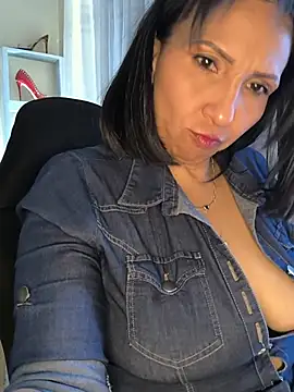 Mrsvictoriaaa online show from July 3, 8:15 pm