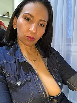 Mrsvictoriaaa online show from June 26, 8:03 pm