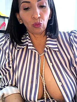 Mrsvictoriaaa online show from April 22, 8:04 pm
