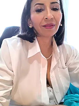 Mrsvictoriaaa online show from December 15, 8:03 pm