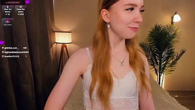 Snapshot of FloraBonde chatting on February 27, 1:28 pm FloraBonde online show from February 27, 1:28 pm