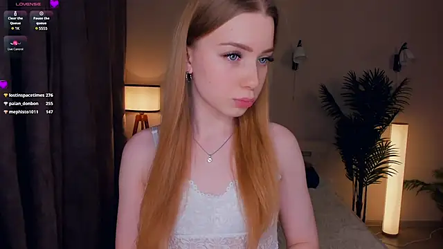 Snapshot of FloraBonde chatting on March 3, 7:03 am FloraBonde online show from March 3, 7:03 am