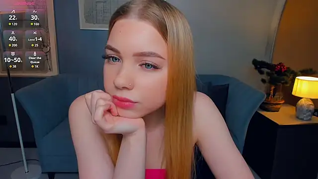 Snapshot of FloraBonde chatting on October 8, 10:06 am FloraBonde online show from October 8, 10:06 am