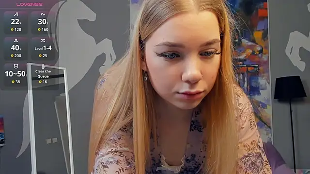 Snapshot of FloraBonde chatting on October 12, 11:55 am FloraBonde online show from October 12, 11:55 am