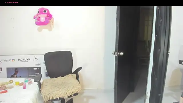 Snapshot of Ladyy_Sweet22 chatting on October 7, 4:24 am Ladyy Sweet22 online show from October 7, 4:24 am