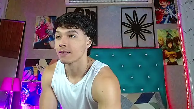 Snapshot of LiamAndrewzz chatting on June 7, 7:24 am LiamAndrewzz online show from June 7, 7:24 am