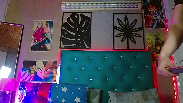 LiamAndrewzz online show from May 15, 4:21 am