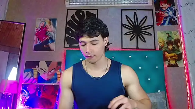 LiamAndrewzz online show from May 17, 4:23 am