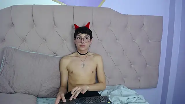 Damiian21  online show from February 25, 4:57 pm