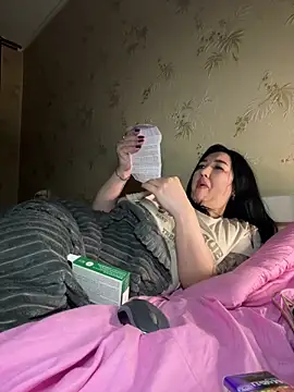 Snapshot of Naughtbaby_2025 chatting on February 6, 3:57 am Naughtbaby 2025 online show from February 6, 3:57 am