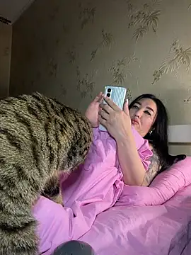 Naughtbaby 2025 online show from April 17, 11:40 pm