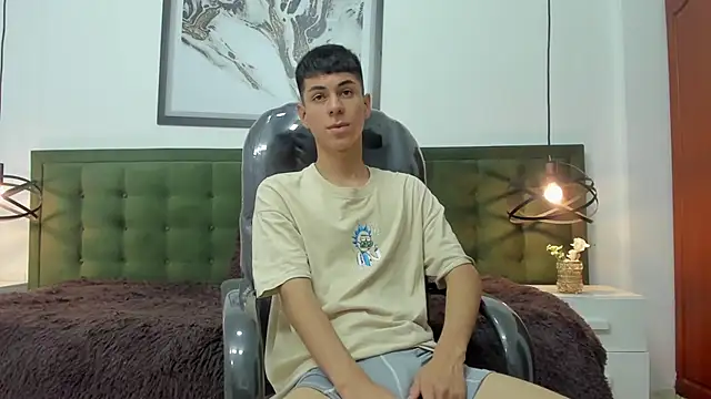 Snapshot of Johann_sex chatting on October 2, 5:38 pm Johann sex online show from October 2, 5:38 pm