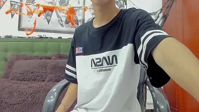 Snapshot of Johann_sex chatting on November 2, 5:07 pm Johann sex online show from November 2, 5:07 pm