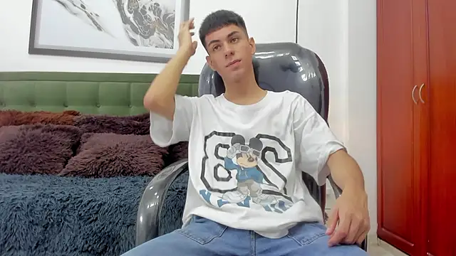 Snapshot of Johann_sex chatting on February 18, 5:09 pm Johann sex online show from February 18, 5:09 pm