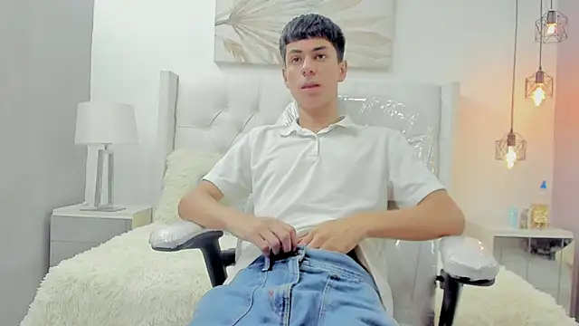 Snapshot of Johann_sex chatting on May 28, 6:14 pm Johann sex online show from May 28, 6:14 pm