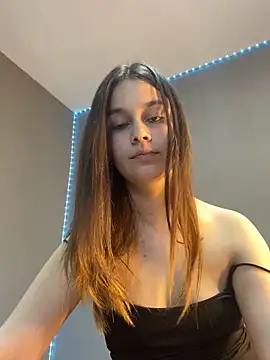 Snapshot of Siena_Amaris chatting on February 19, 12:55 pm Siena Amaris online show from February 19, 12:55 pm