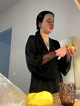 Snapshot of AlishaPrettyBlade chatting on December 19, 1:13 pm AlishaPrettyBlade online show from December 19, 1:13 pm