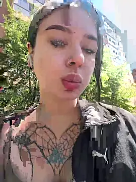AlishaPrettyBlade online show from June 18, 5:06 am