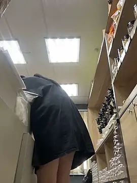 Snapshot of AlishaPrettyBlade chatting on December 17, 8:19 am AlishaPrettyBlade online show from December 17, 8:19 am