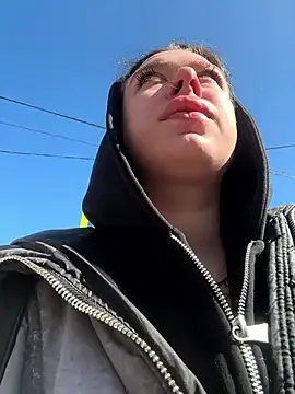 AlishaPrettyBlade online show from April 1, 5:53 am