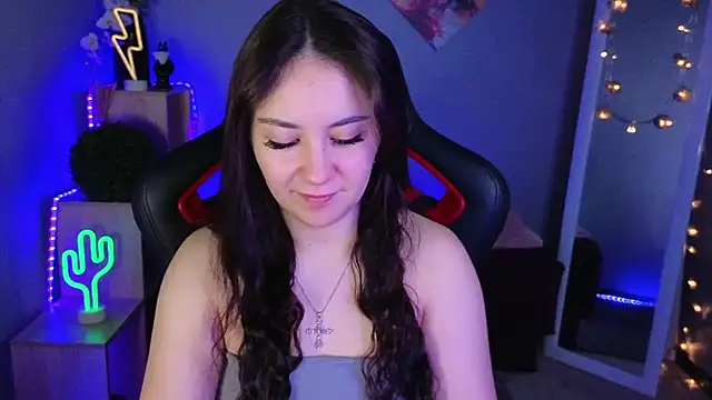 Snapshot of AshleySkott_ chatting on February 20, 7:34 am AshleySkott online show from February 20, 7:34 am