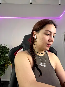Snapshot of AshleySkott_ chatting on October 6, 8:26 am AshleySkott online show from October 6, 8:26 am