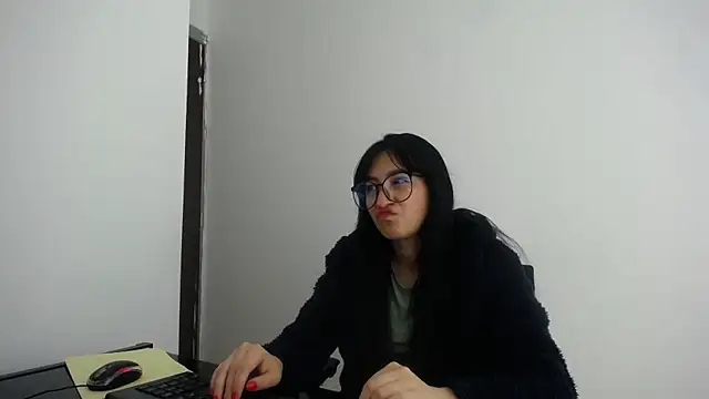 Snapshot of Arielle_lov chatting on February 12, 11:21 am Arielle lov online show from February 12, 11:21 am