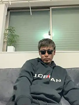 Snapshot of pierrot_0202 chatting on February 18, 9:43 am pierrot 0202 online show from February 18, 9:43 am