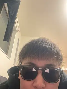 Snapshot of pierrot_0202 chatting on March 13, 12:35 pm pierrot 0202 online show from March 13, 12:35 pm