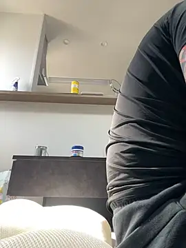 Snapshot of pierrot_0202 chatting on March 23, 5:10 am pierrot 0202 online show from March 23, 5:10 am