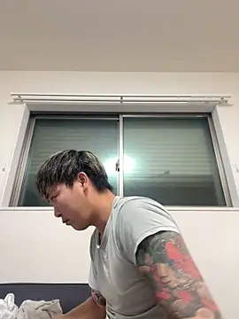 Snapshot of pierrot_0202 chatting on March 1, 11:50 am pierrot 0202 online show from March 1, 11:50 am