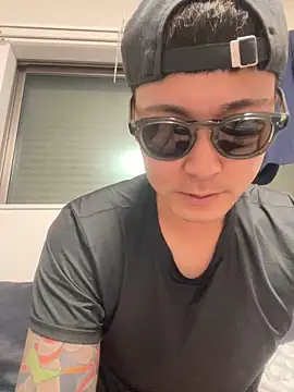 Snapshot of pierrot_0202 chatting on March 22, 10:39 am pierrot 0202 online show from March 22, 10:39 am