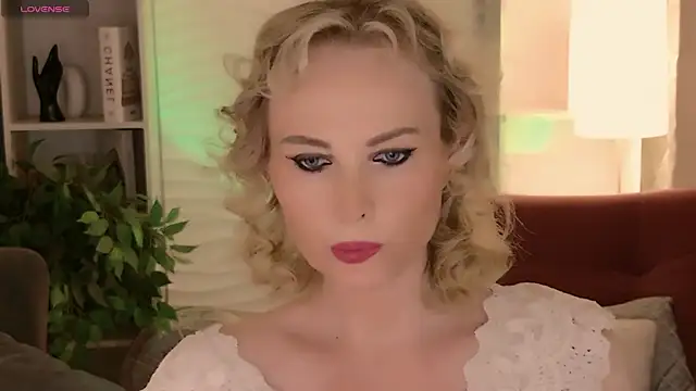 Snapshot of Sandra_Kind chatting on June 27, 5:24 am Sandra Kind online show from June 27, 5:24 am