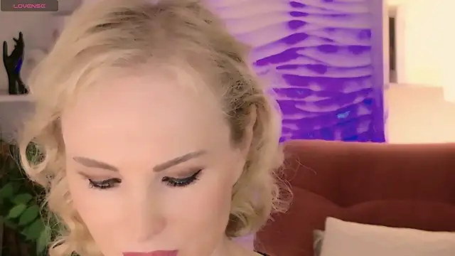 Snapshot of Sandra_Kind chatting on June 7, 5:12 am Sandra Kind online show from June 7, 5:12 am