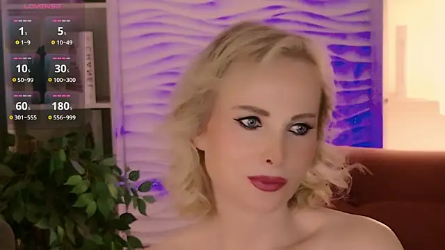 Snapshot of Sandra_Kind chatting on June 19, 5:35 am Sandra Kind online show from June 19, 5:35 am