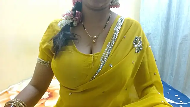 Snapshot of its_siya chatting on October 10, 3:02 pm its siya online show from October 10, 3:02 pm