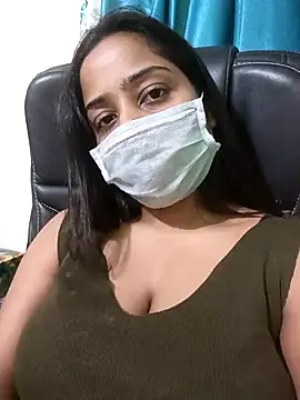 COZY ROZI online show from October 24, 5:45 pm