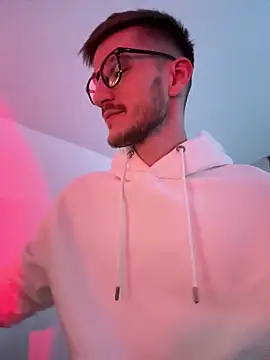 Snapshot of yoyoboy988 chatting on March 18, 7:01 pm yoyoboy988 online show from March 18, 7:01 pm