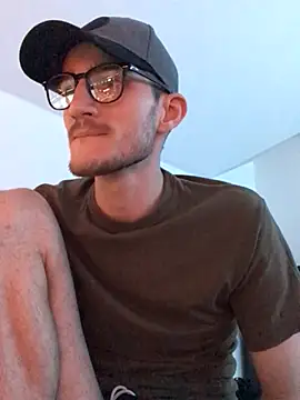 Snapshot of yoyoboy988 chatting on March 8, 7:53 pm yoyoboy988 online show from March 8, 7:53 pm