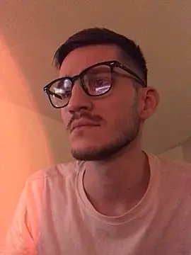 Snapshot of yoyoboy988 chatting on February 18, 9:42 pm yoyoboy988 online show from February 18, 9:42 pm