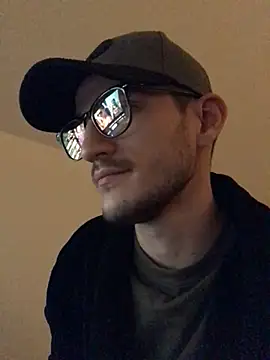 Snapshot of yoyoboy988 chatting on March 11, 2:21 am yoyoboy988 online show from March 11, 2:21 am